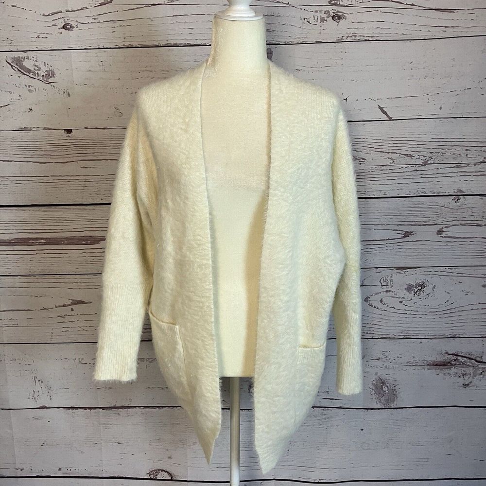 Pink Martini Sweater Womens Medium White‎ Fuzzy Open Front Cardigan Pockets